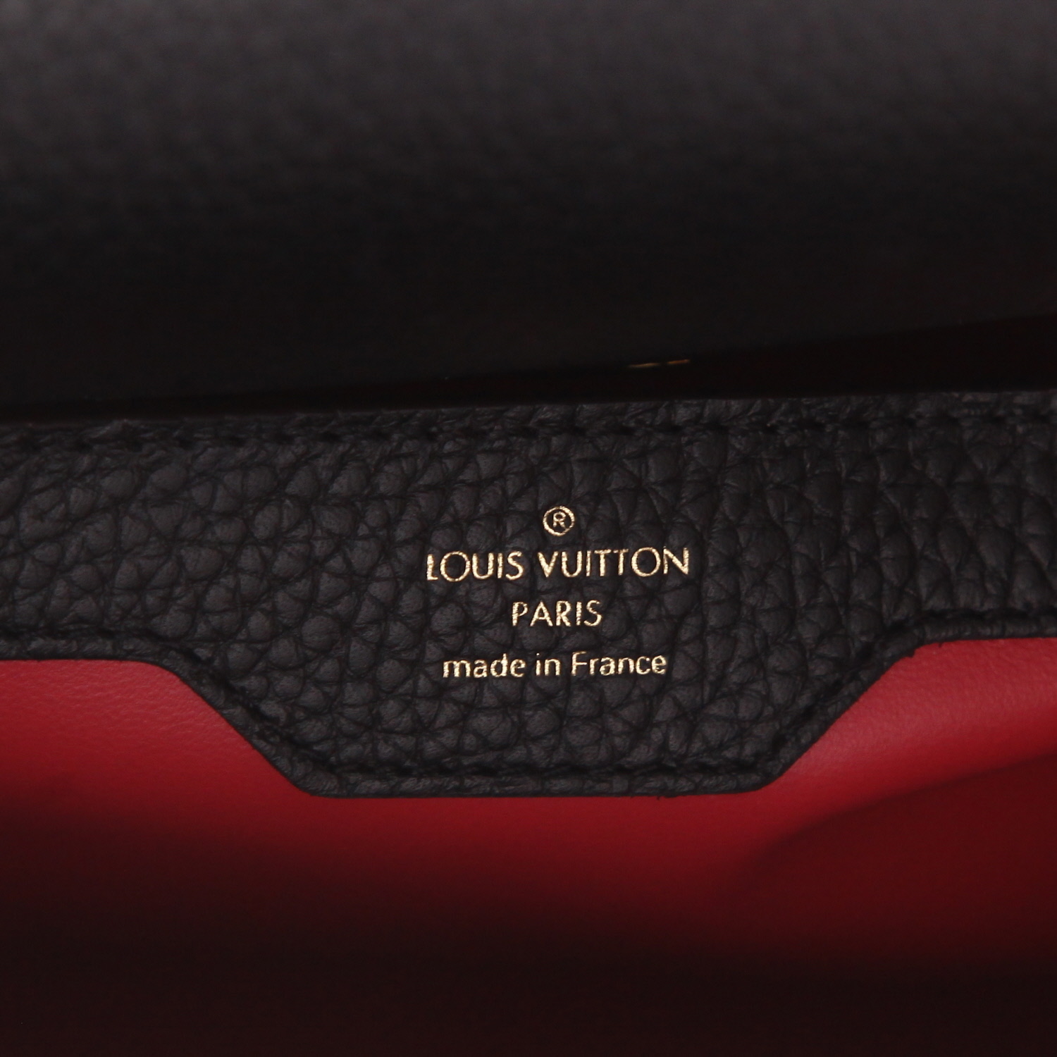 Bolso de mano Louis Vuitton  Capucines en cuero taurillon clémence negro - Detail D2