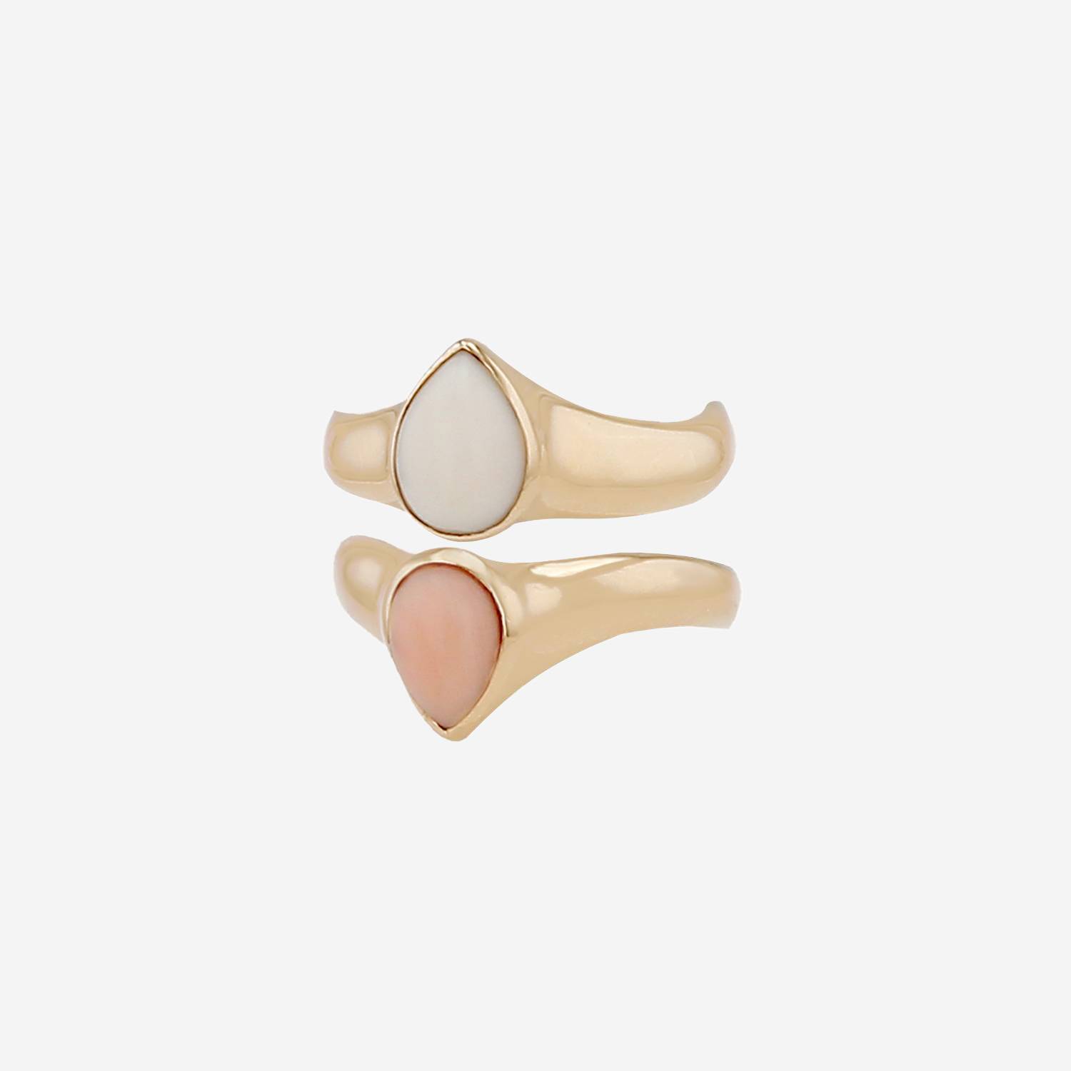 Par de sortijas Van Cleef & Arpels  de oro amarillo y coral