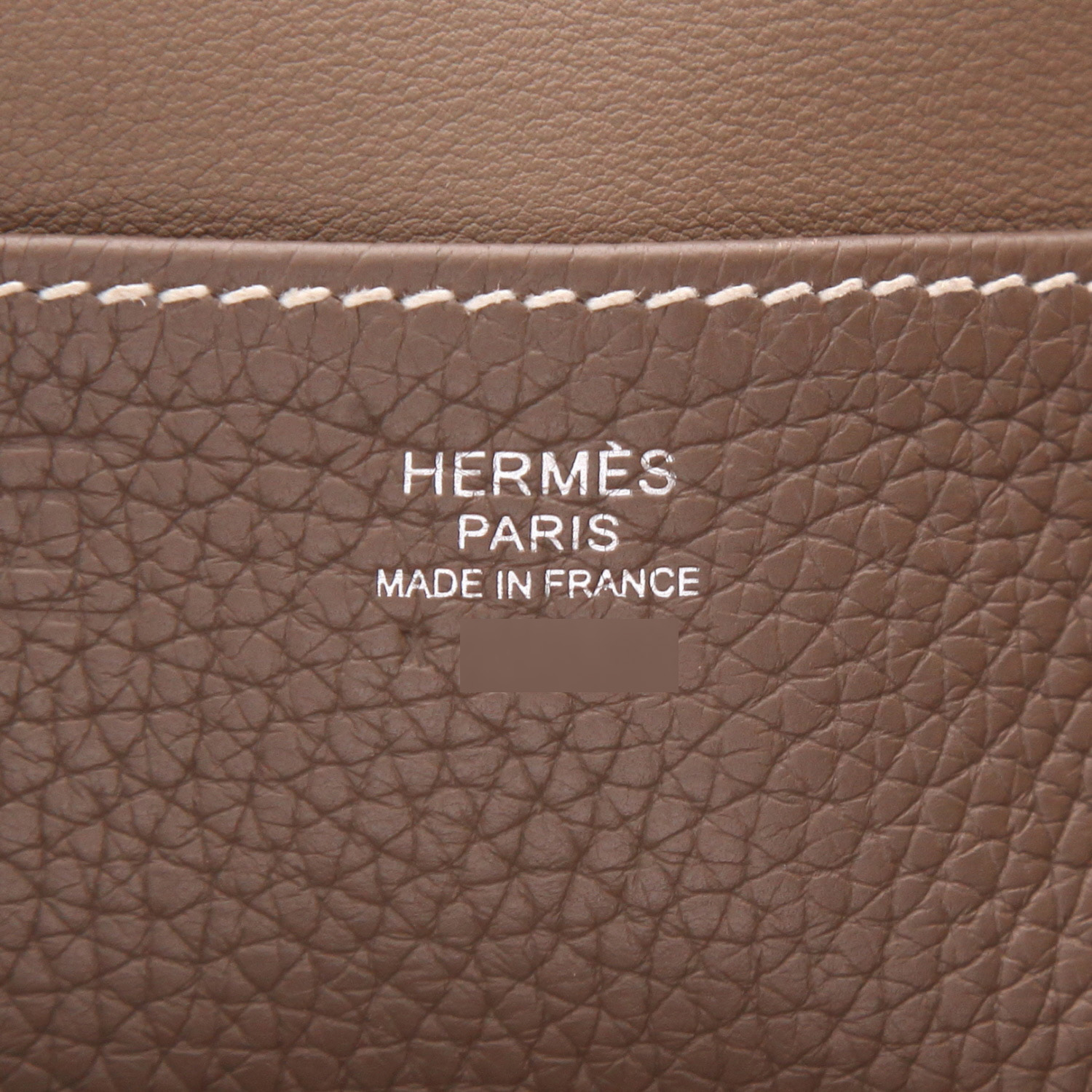 Bolso bandolera Hermès  Halzan en cuero togo marrón etoupe - Detail D2