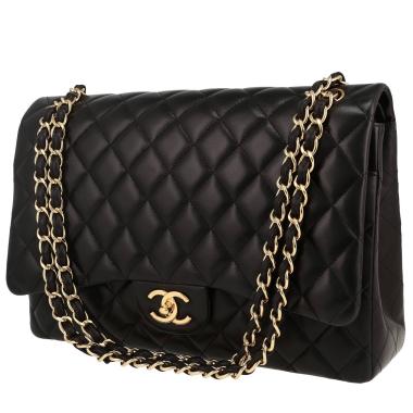Chanel  Timeless Maxi Jumbo shoulder bag  in black quilted leather