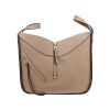 Sac bandoulière Loewe  Hammock petit modèle  en cuir taupe - 360 thumbnail