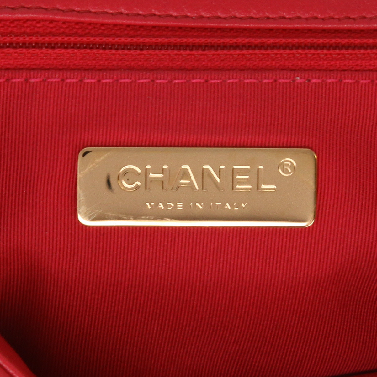 Chanel  19 shoulder bag  in pink quilted leather - Detail D2
