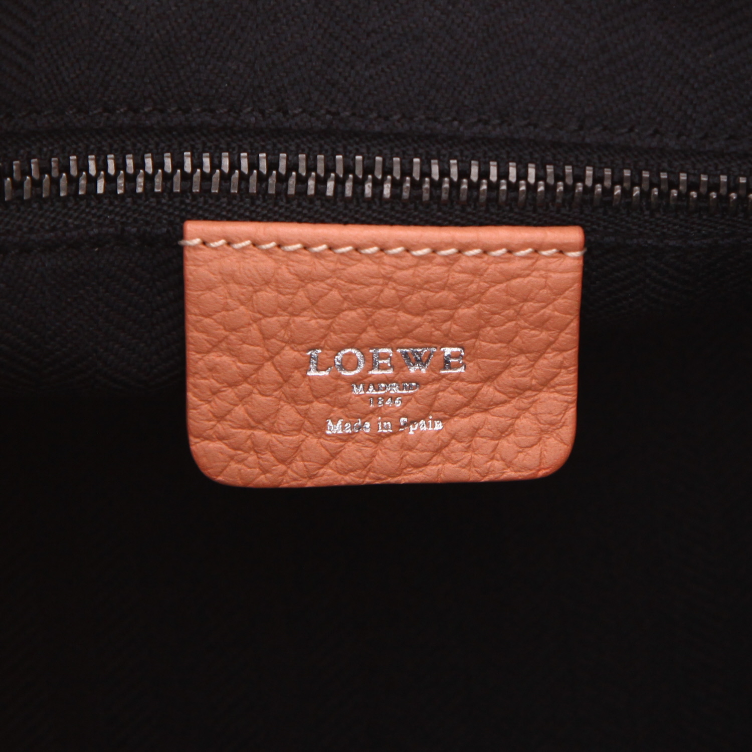 Loewe  Anagram handbag  in pink grained leather - Detail D2