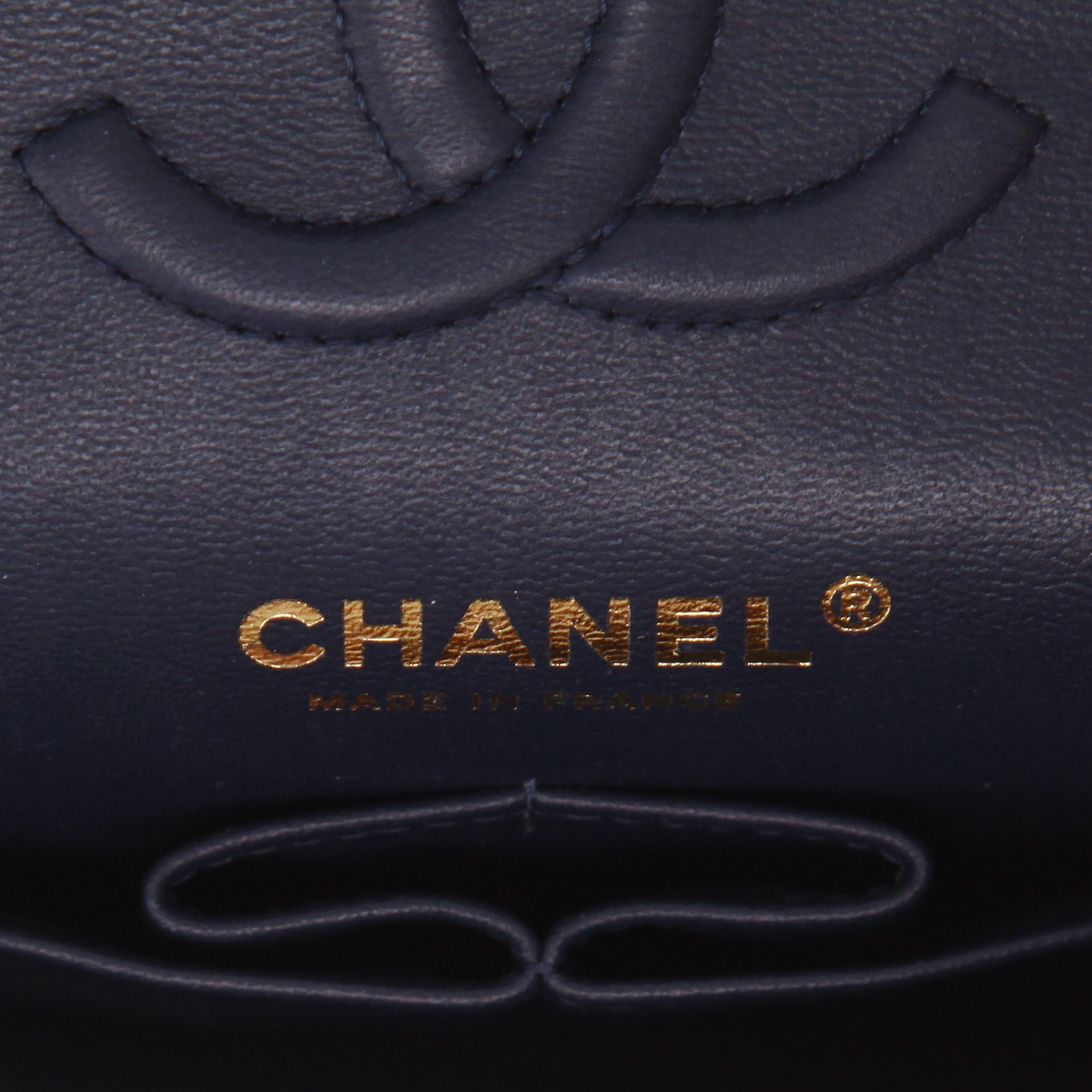 Sac à main Chanel  Timeless Petit en cuir matelassé bleu-marine - Detail D2
