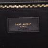 Bolso de mano Saint Laurent   en cuero granulado negro - Detail D2 thumbnail