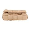 Bolso bandolera Bottega Veneta  Padded Cassette en nubuck beige - Detail D1 thumbnail