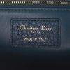 Bolso de mano Dior  30 Montaigne en cuero granulado azul - Detail D2 thumbnail