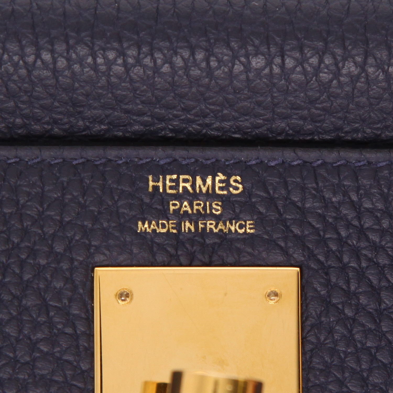 Sac à main Hermès  Kelly 28 cm en cuir togo bleu-marine - Detail D2