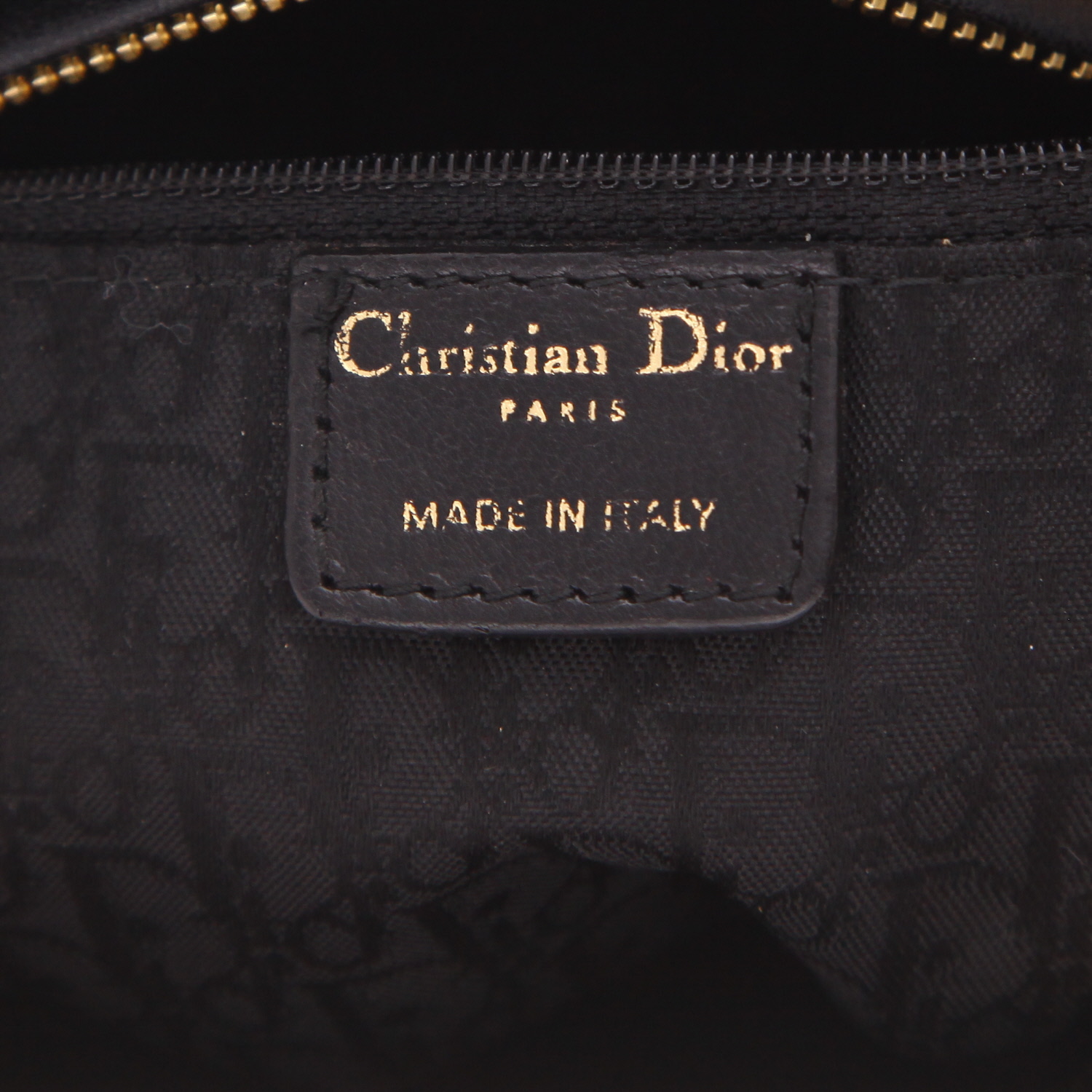 Sac à main Dior  Lady Dior grand modèle  en cuir verni noir - Detail D2