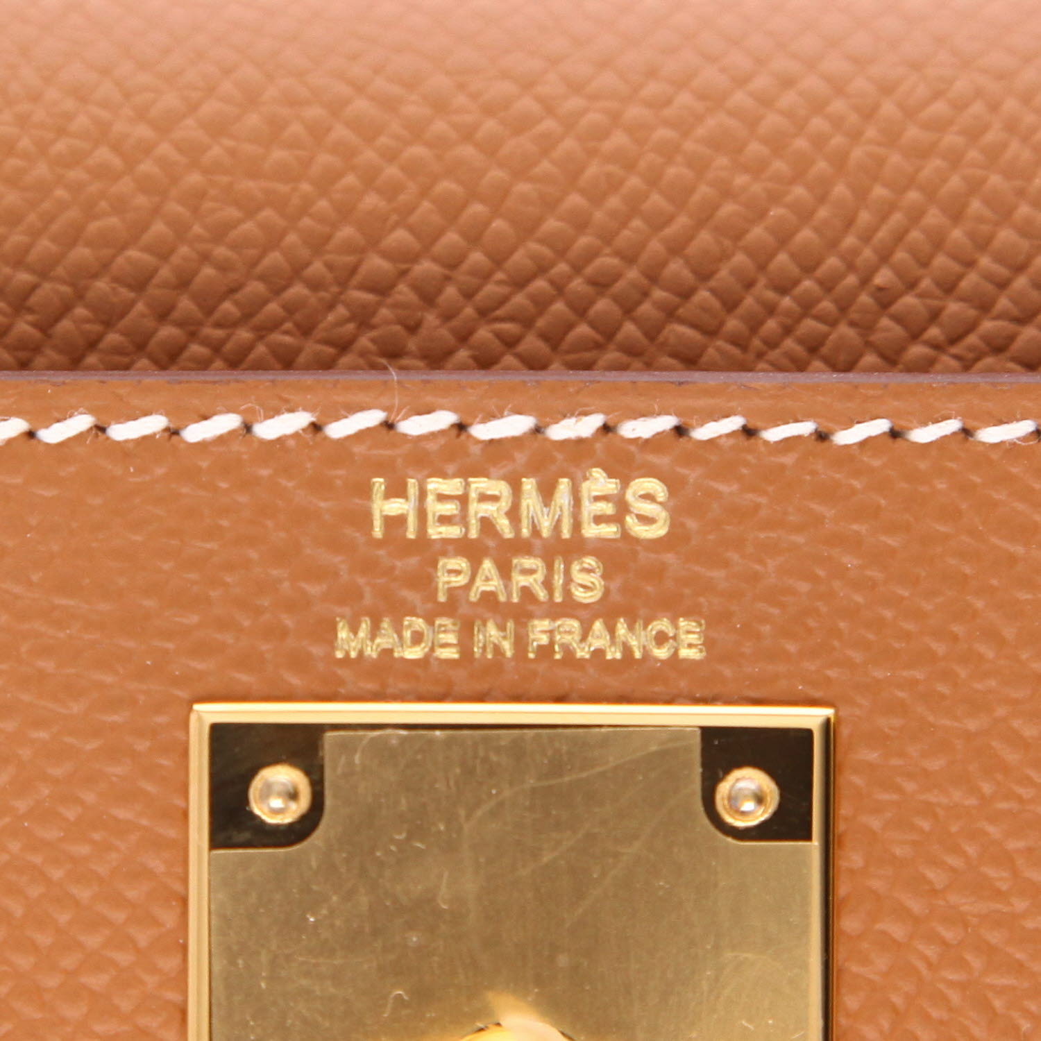 Bolso de mano Hermès  Kelly 28 cm en cuero epsom color oro - Detail D2