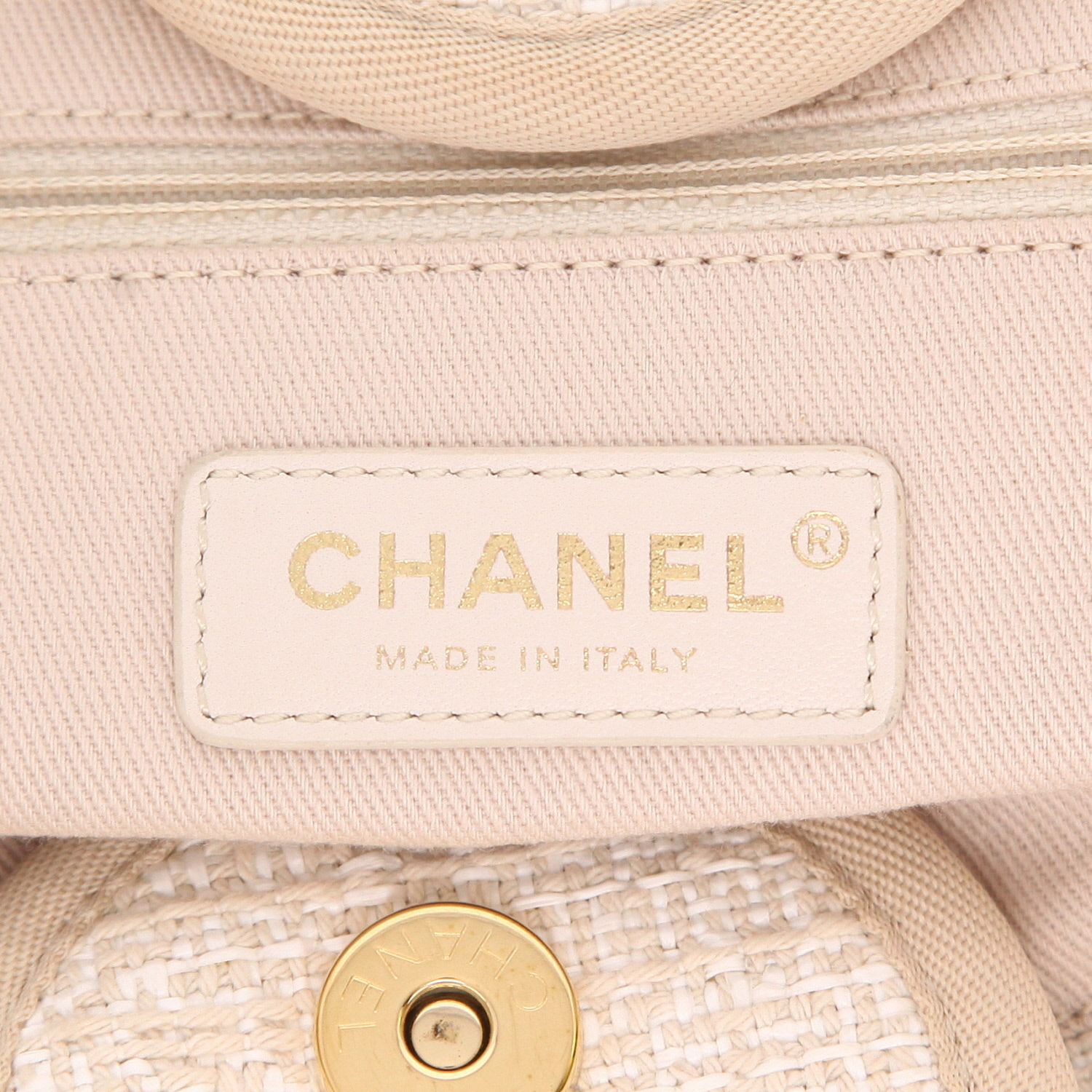 Chanel  Deauville shopping bag  in ecru canvas  and beige leather - Detail D2