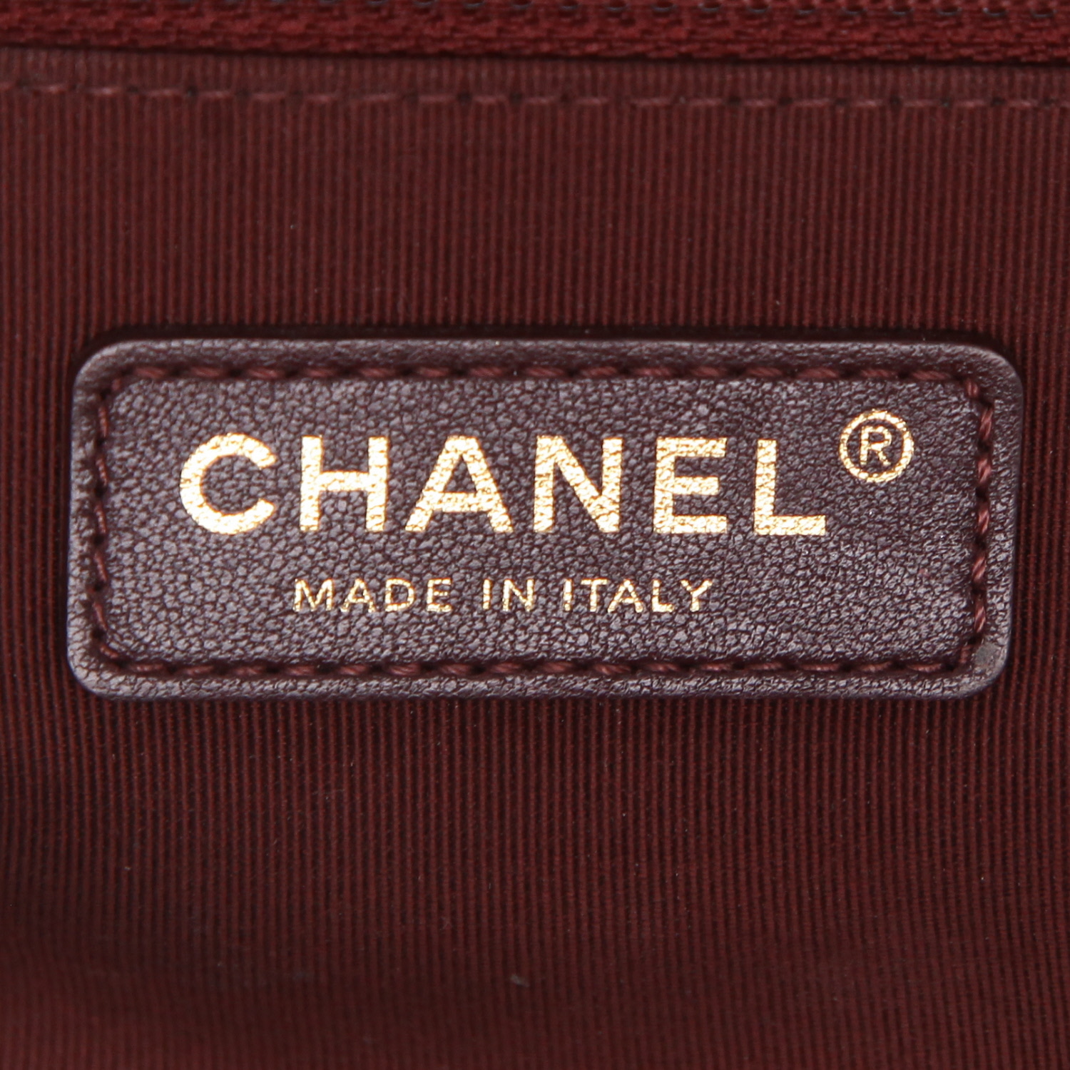 Chanel  Boy shoulder bag  in black leather  and black synthetic furr - Detail D2