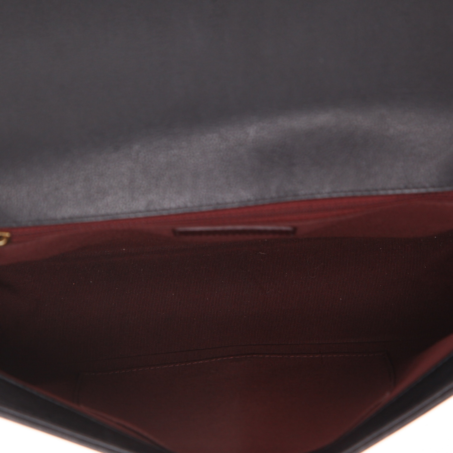 Sac bandoulière Chanel  Boy en cuir noir et fourrure synthétique noire - Detail D3