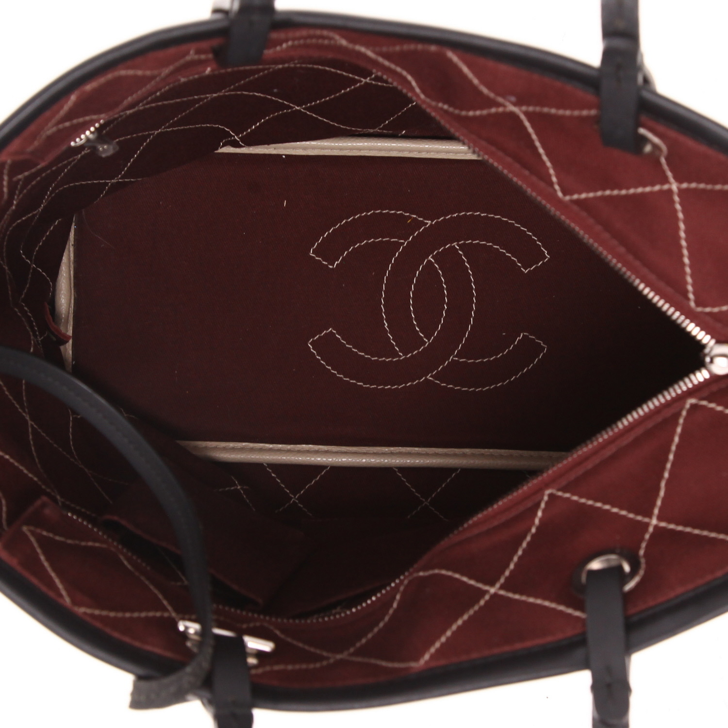 Sac cabas Chanel  Grand Shopping en cuir beige et noir - Detail D3