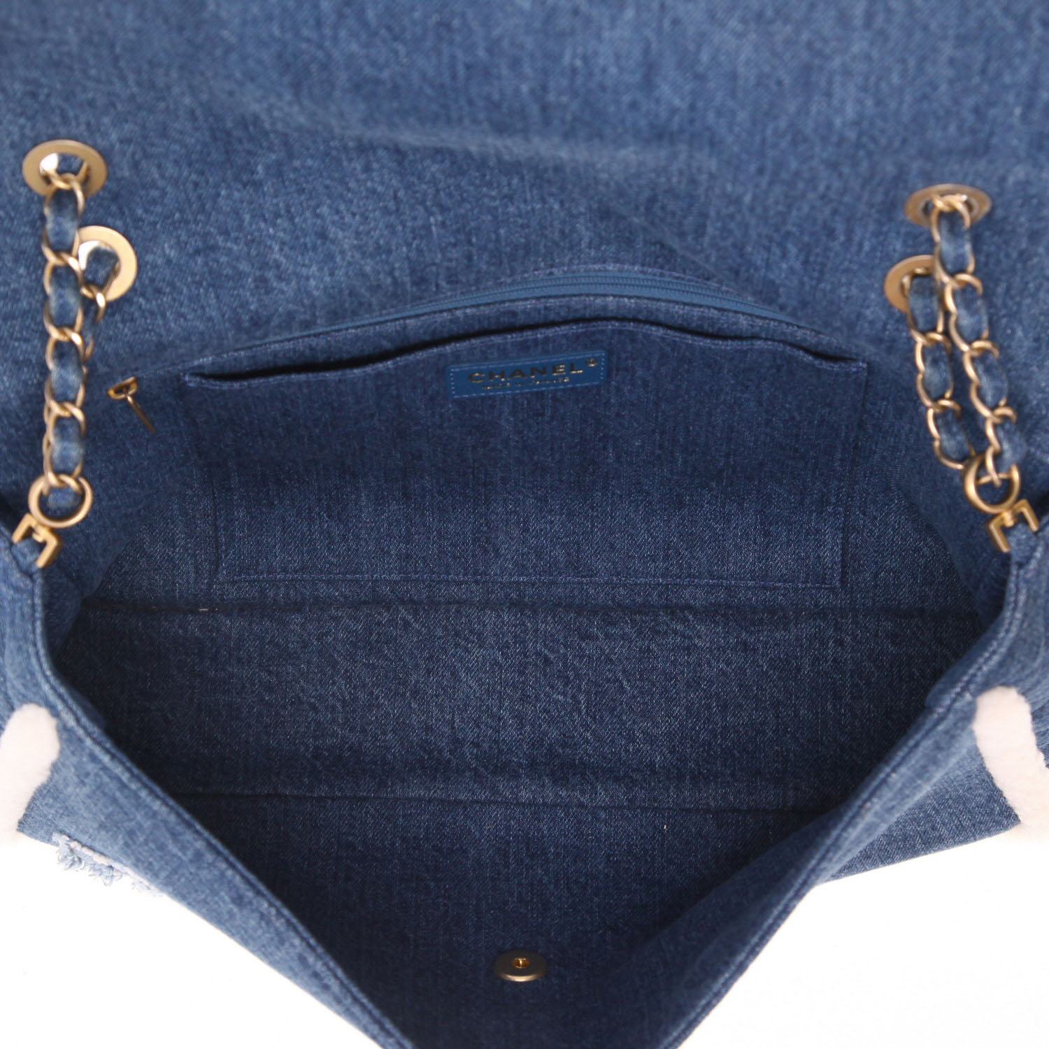 Sac à main Chanel  Timeless en toile denim bleue et mouton retourné - Detail D3