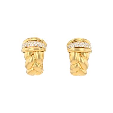 Paire de boucles d'oreilles O.J. Perrin  en or jaune et diamants
