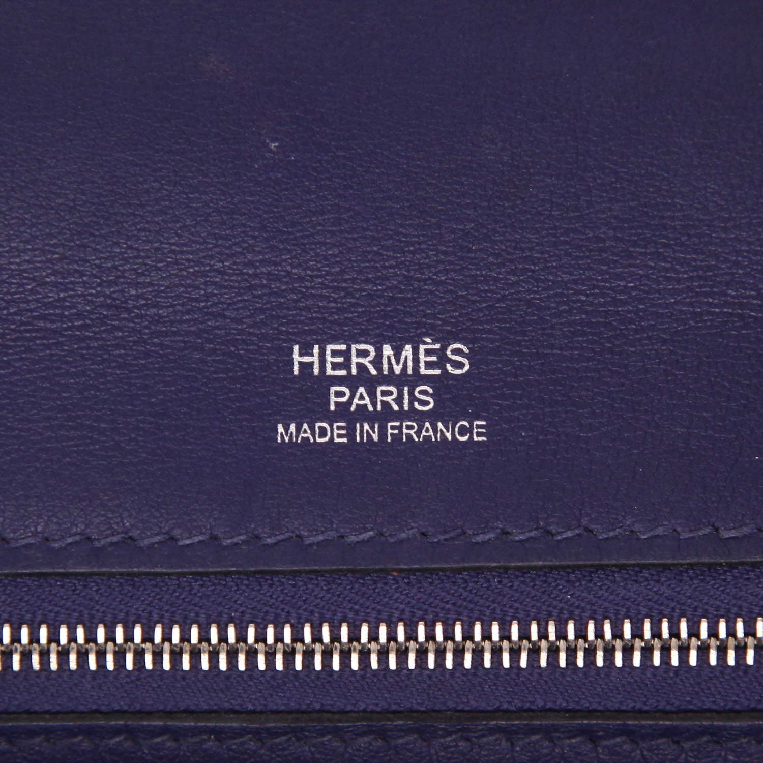 Bolso bandolera Hermès  24/24 en cuero togo Bleu Encre - Detail D2