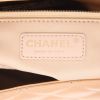 Borsa da spalla o a mano Chanel  Shopping GST in pelle martellata e trapuntata beige - Detail D2 thumbnail