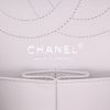 Bolso de mano Chanel 2.55 en cuero acolchado blanco - Detail D2 thumbnail