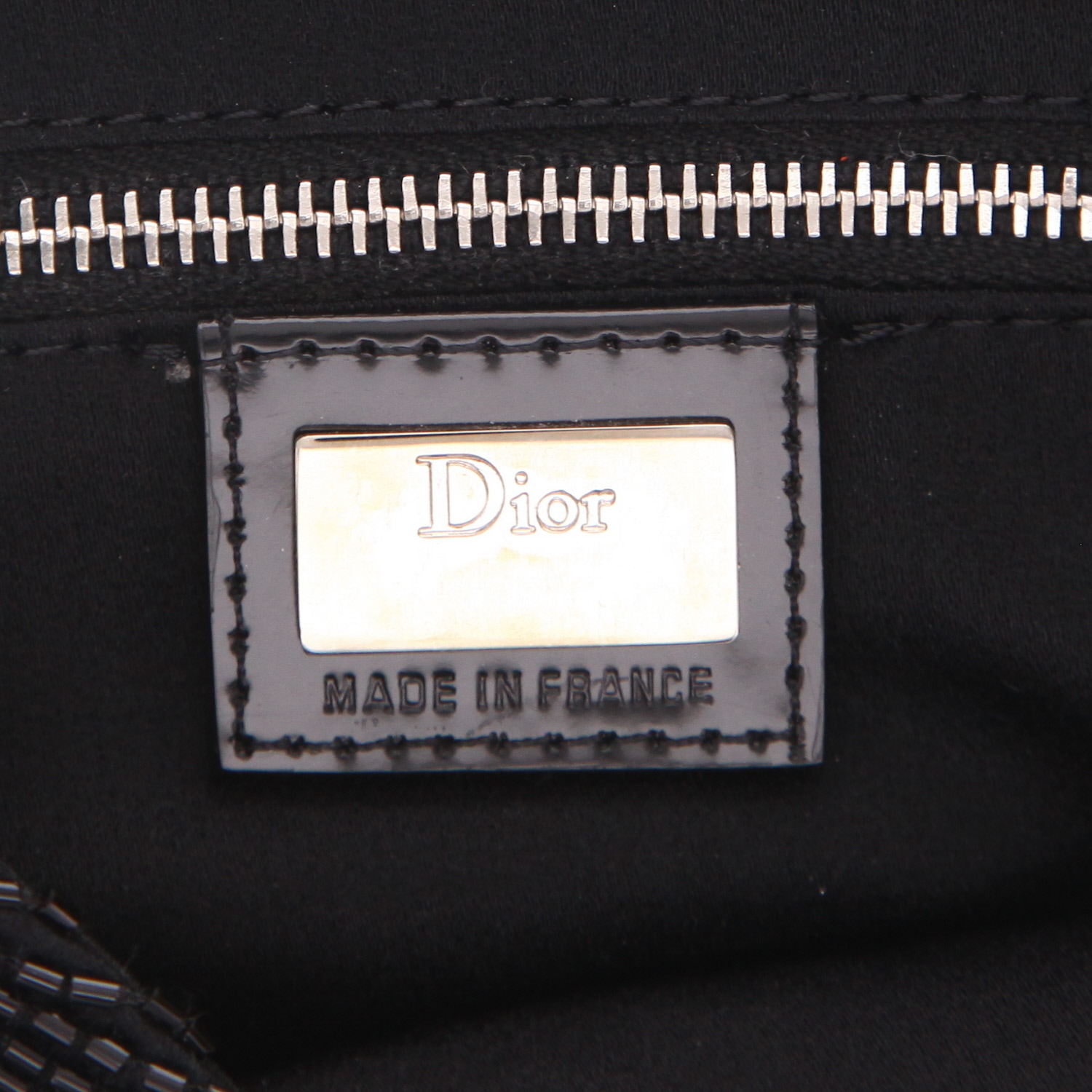 Bolsito de mano Dior   en satén negro y perla negra - Detail D2