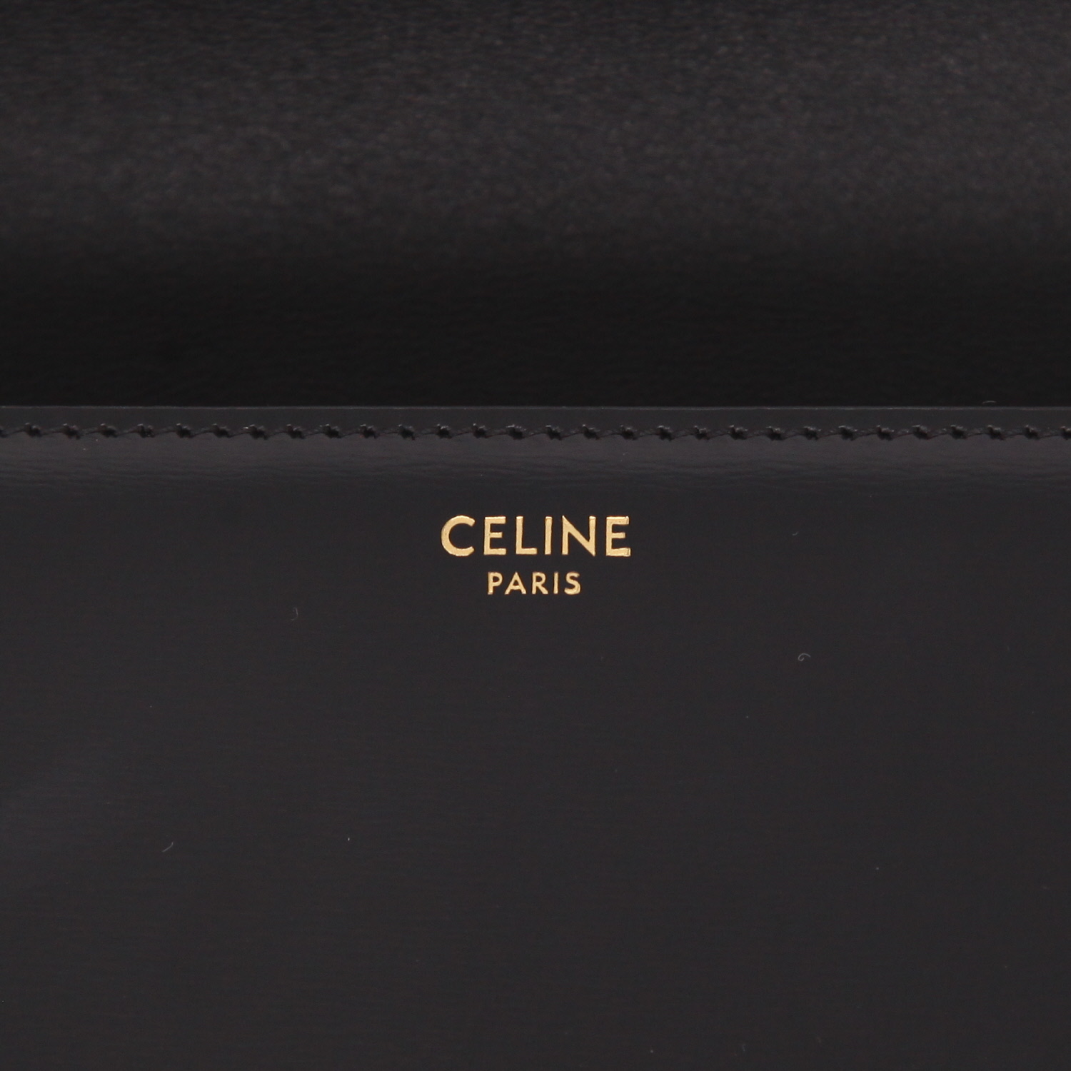 Sac bandoulière Celine  Triomphe Teen en cuir noir - Detail D2