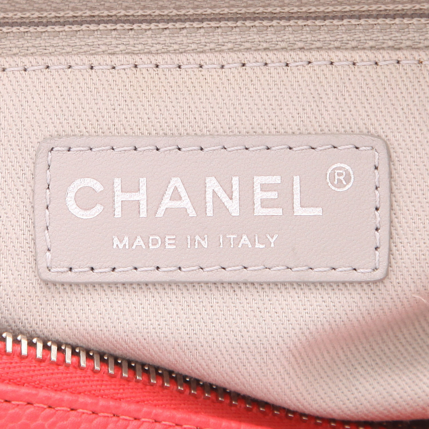Bolso de mano Chanel  Timeless en cuero granulado acolchado rosa - Detail D2