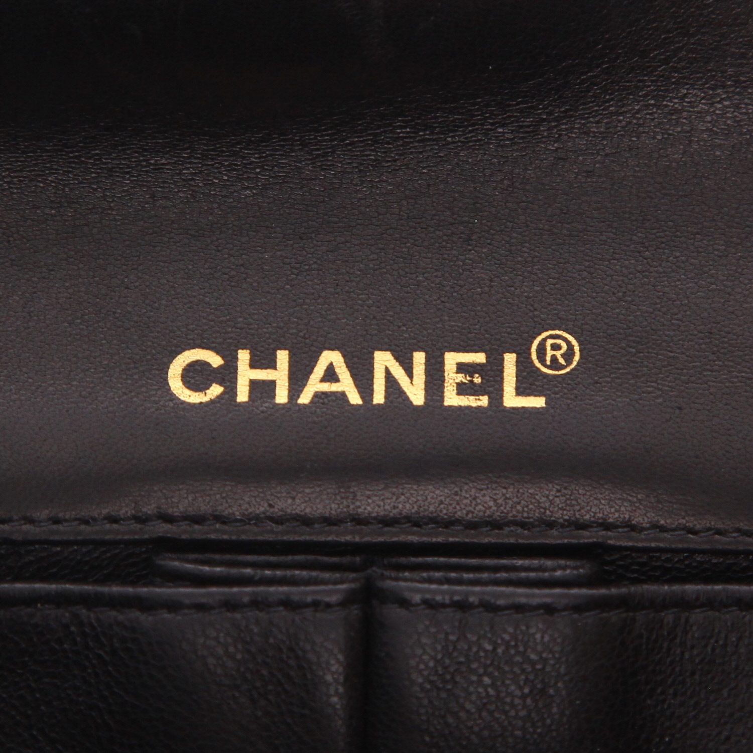 Sac à main Chanel  Choco bar en cuir matelassé noir - Detail D2
