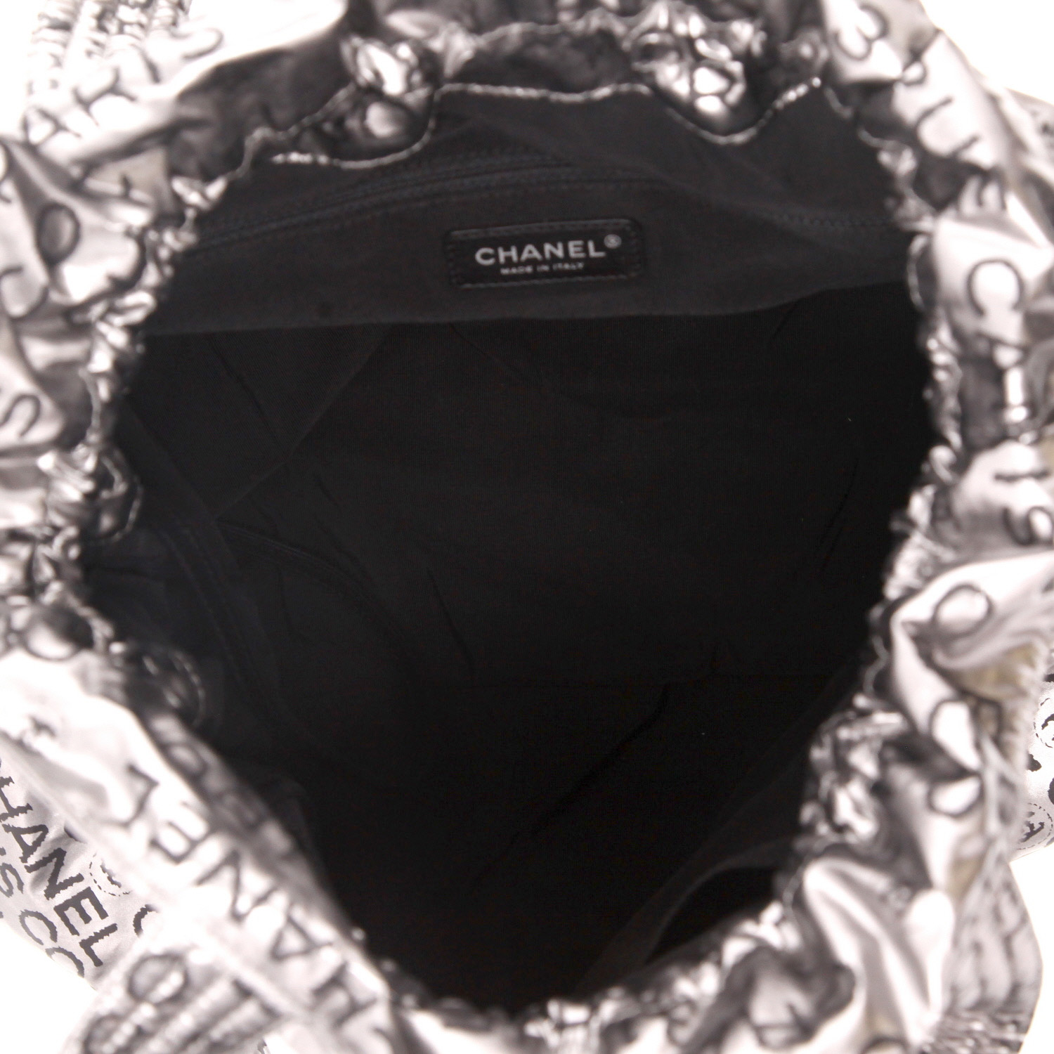 Sac à main Chanel   en toile siglée argentée - Detail D3