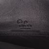 Bolso bandolera Gucci   en cuero Monogram negro - Detail D2 thumbnail