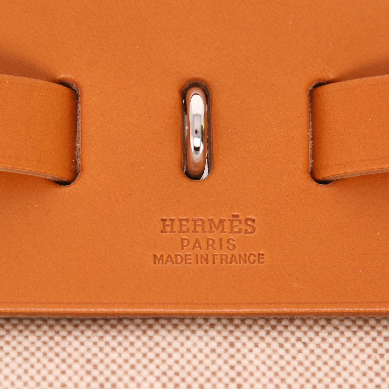 Hermès  Herbag bag worn on the shoulder or carried in the hand  in beige canvas  and natural leather - Detail D2