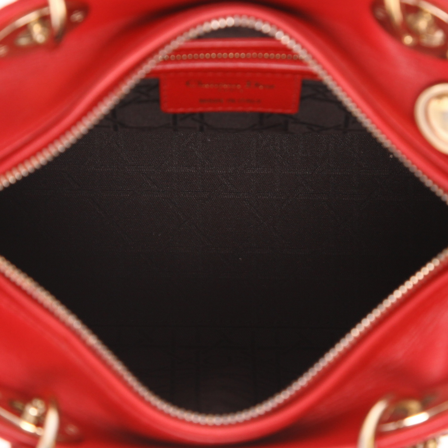 Bolso de mano Dior  Lady Dior modelo mediano  en cuero cannage rojo - Detail D3