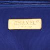 Bolso bandolera Chanel  19 en tweed azul - Detail D2 thumbnail