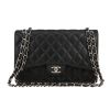 Bolso de mano Chanel  Timeless Jumbo en cuero acolchado negro - 360 thumbnail