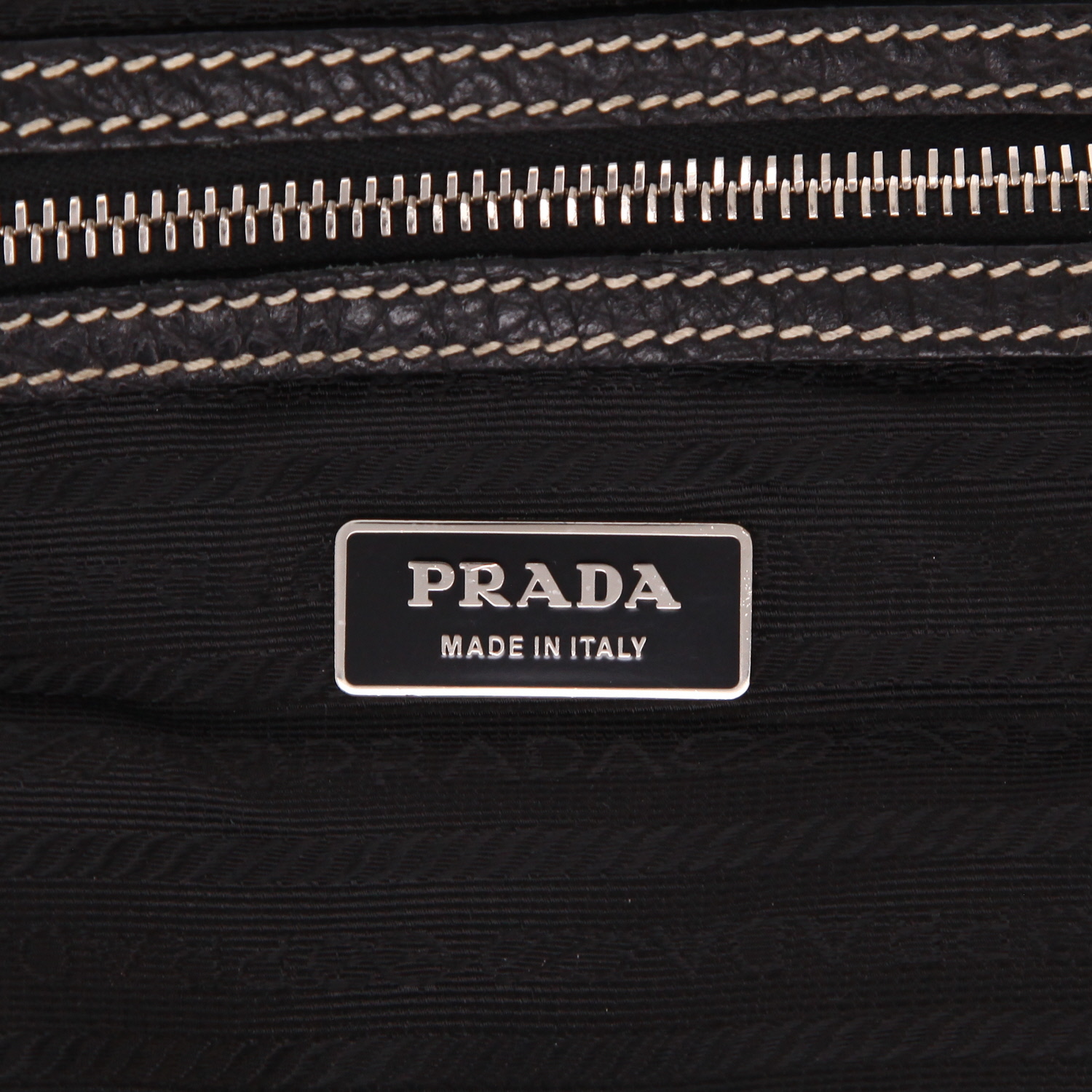 Sac de week end Prada   en toile et cuir noir - Detail D6