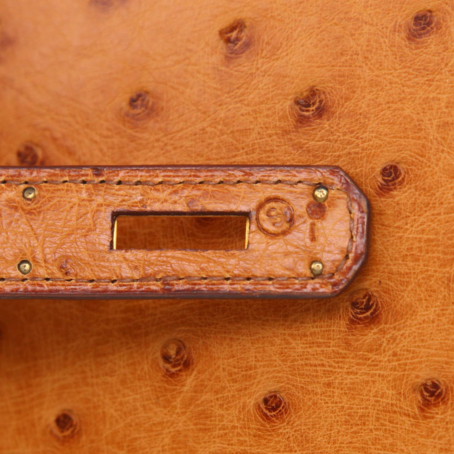 Sac à main Hermès  Kelly 32 cm en autruche gold - Detail D4