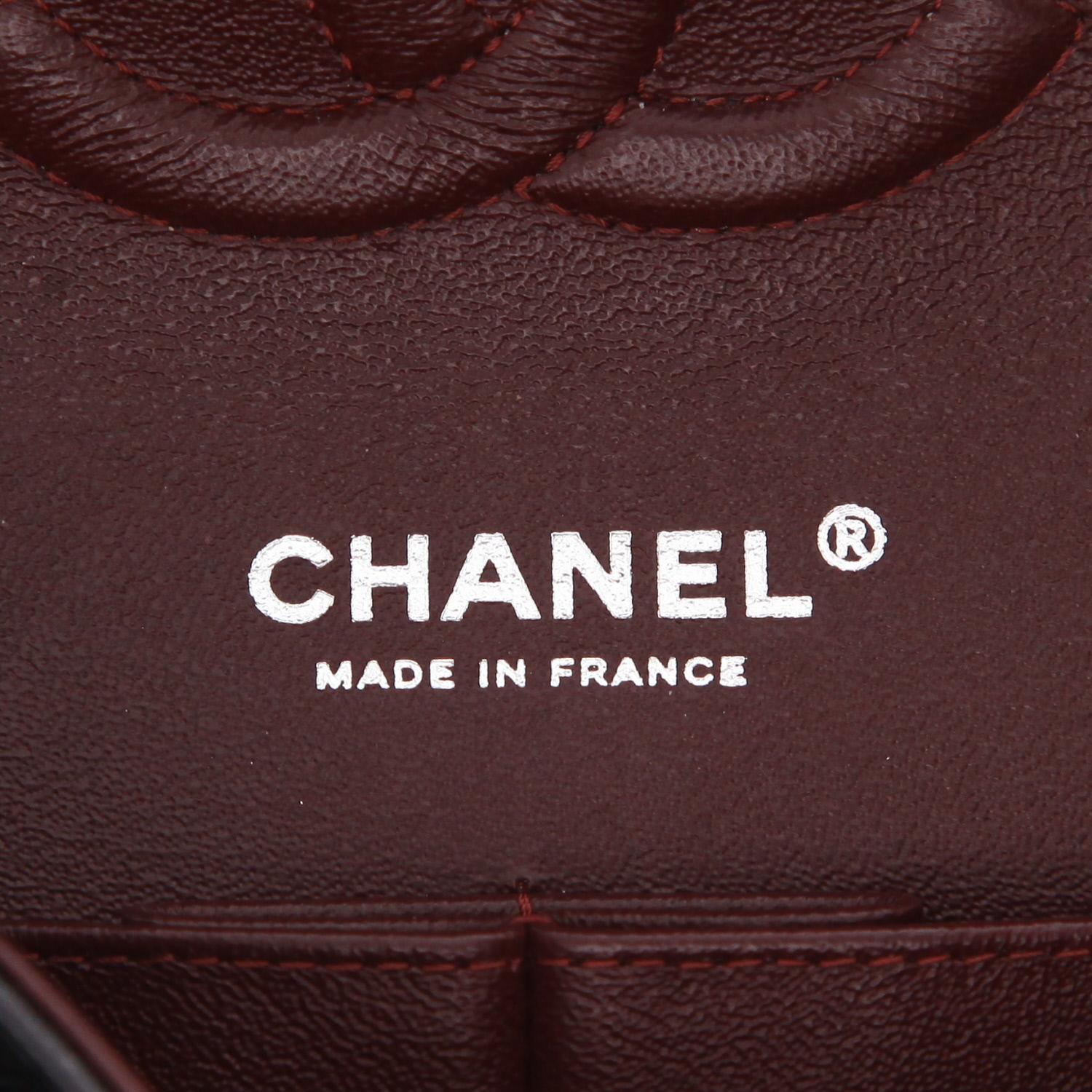 Chanel  Timeless Classic handbag  in black quilted grained leather - Detail D2