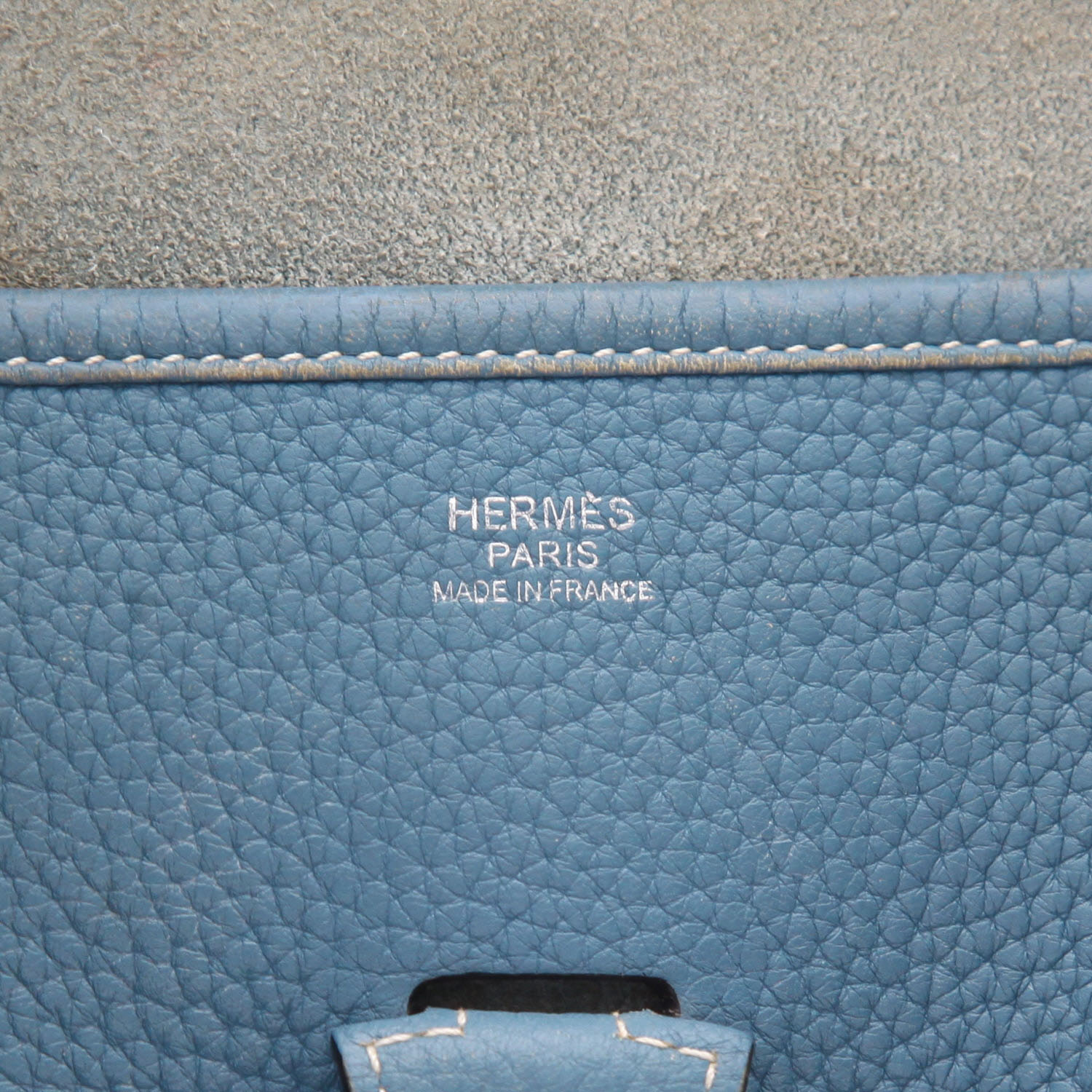 Borsa a tracolla Hermès  Evelyne III in pelle togo blu - Detail D2