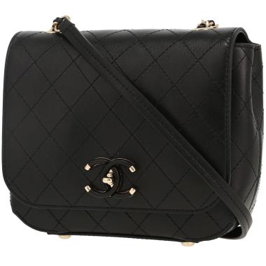 Chanel   shoulder bag  in black leather