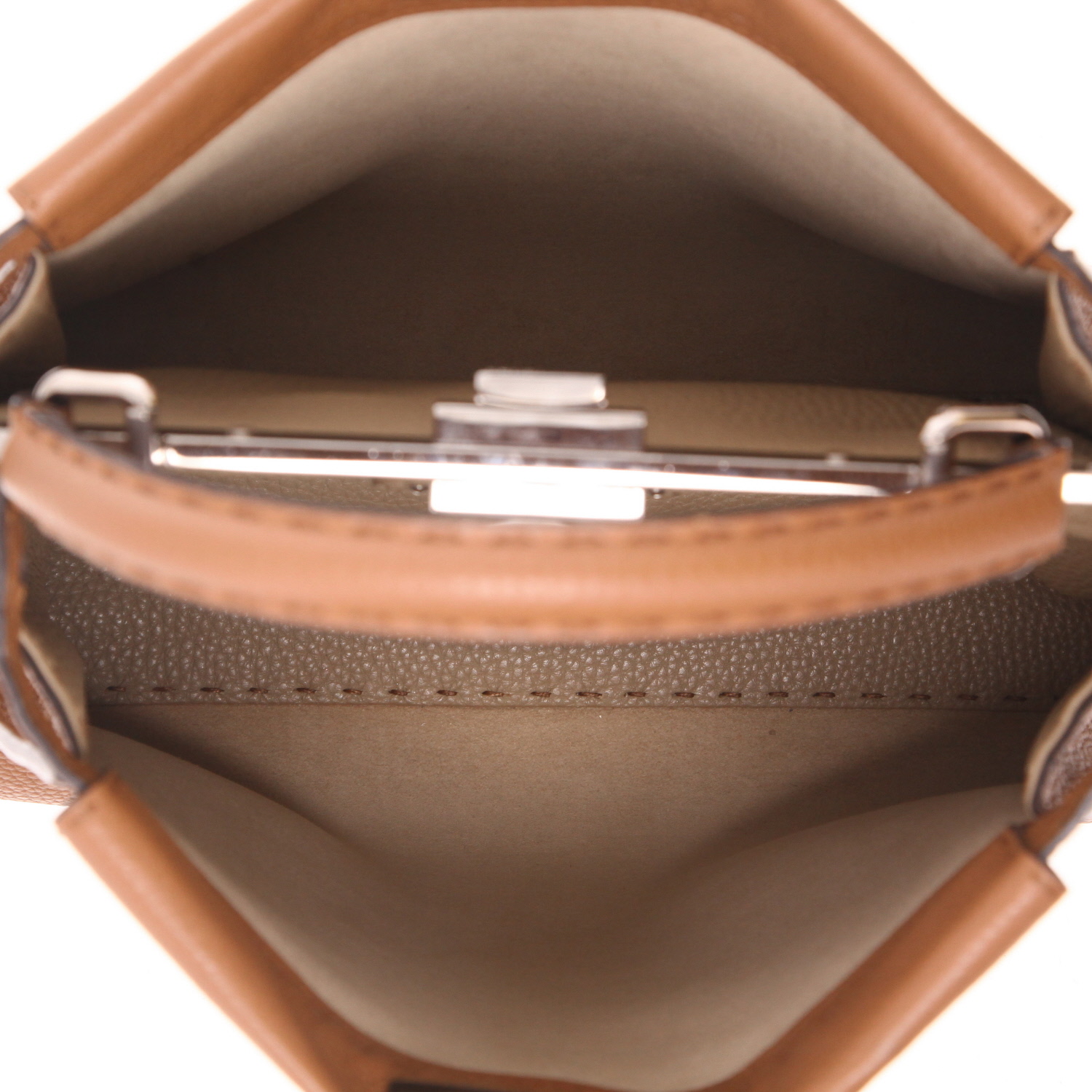 Fendi  Peekaboo Selleria medium model  shoulder bag  in brown grained leather - Detail D3