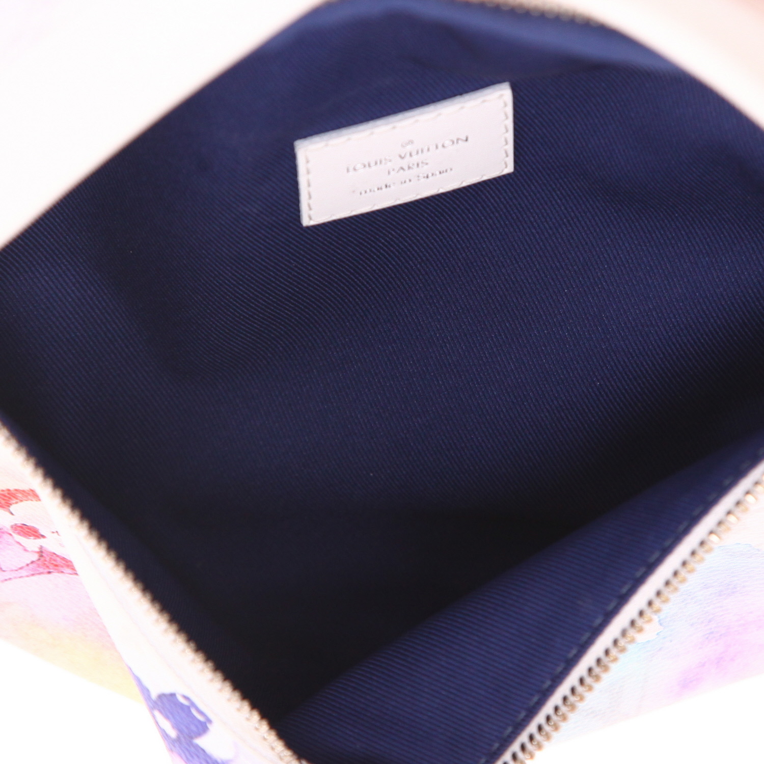 Bolsito-cinturón Louis Vuitton  Editions Limitées en lona Monogram blanca y cuero blanco - Detail D3