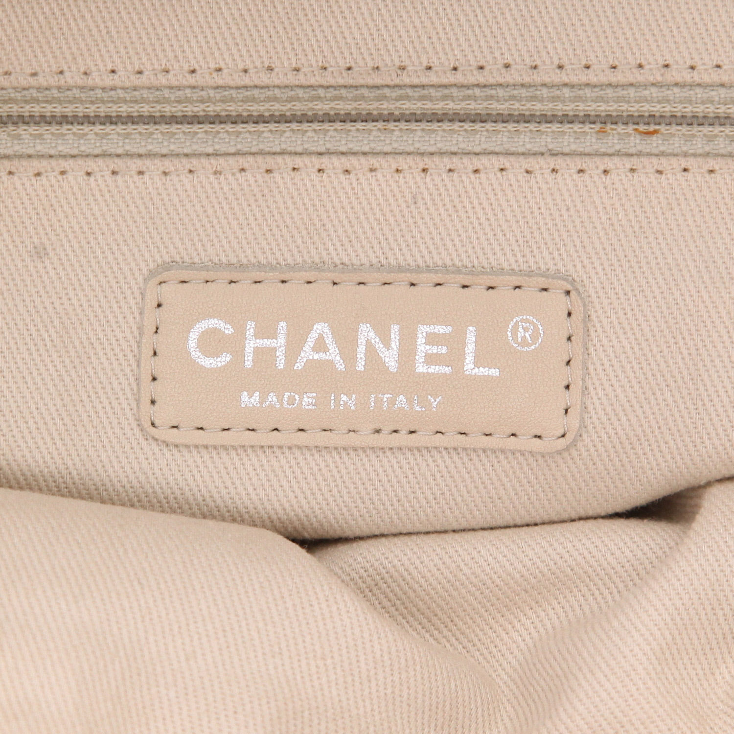 Chanel   handbag  in blue grained leather - Detail D2