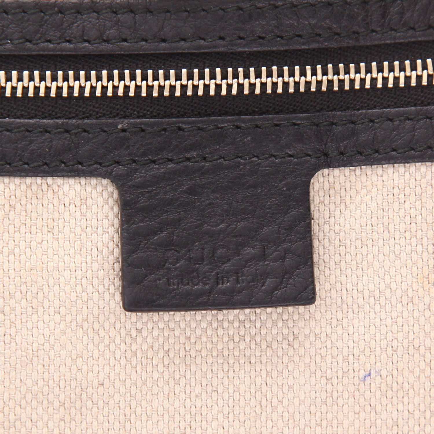 Sac cabas Gucci  Soho en cuir grainé noir - Detail D2