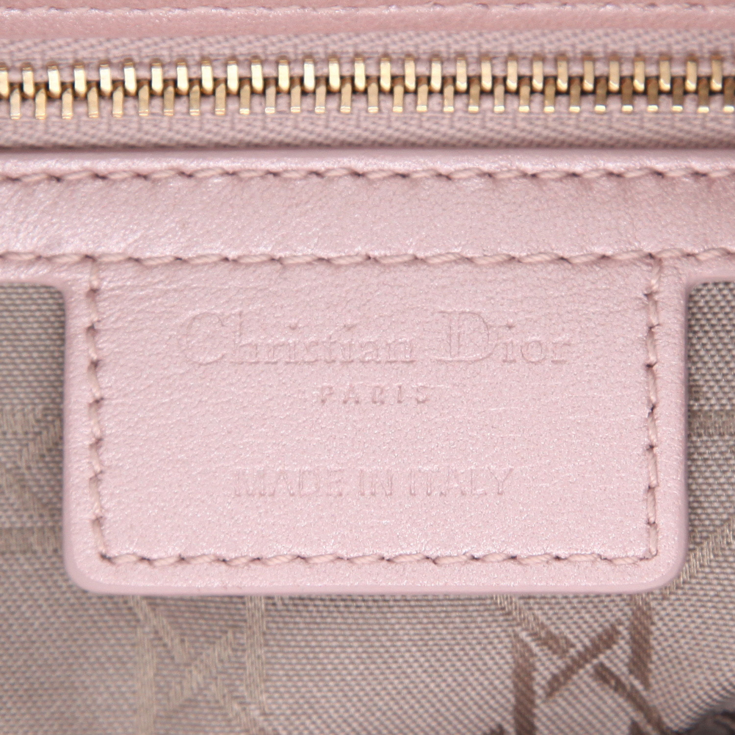 Dior  Lady Dior medium model  handbag  in pink leather cannage - Detail D2