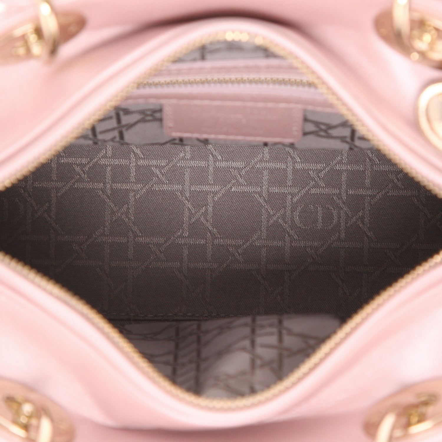 Sac à main Dior  Lady Dior moyen modèle  en cuir cannage rose - Detail D3