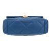 Chanel  19 large model  shoulder bag  in blue quilted leather - Detail D1 thumbnail