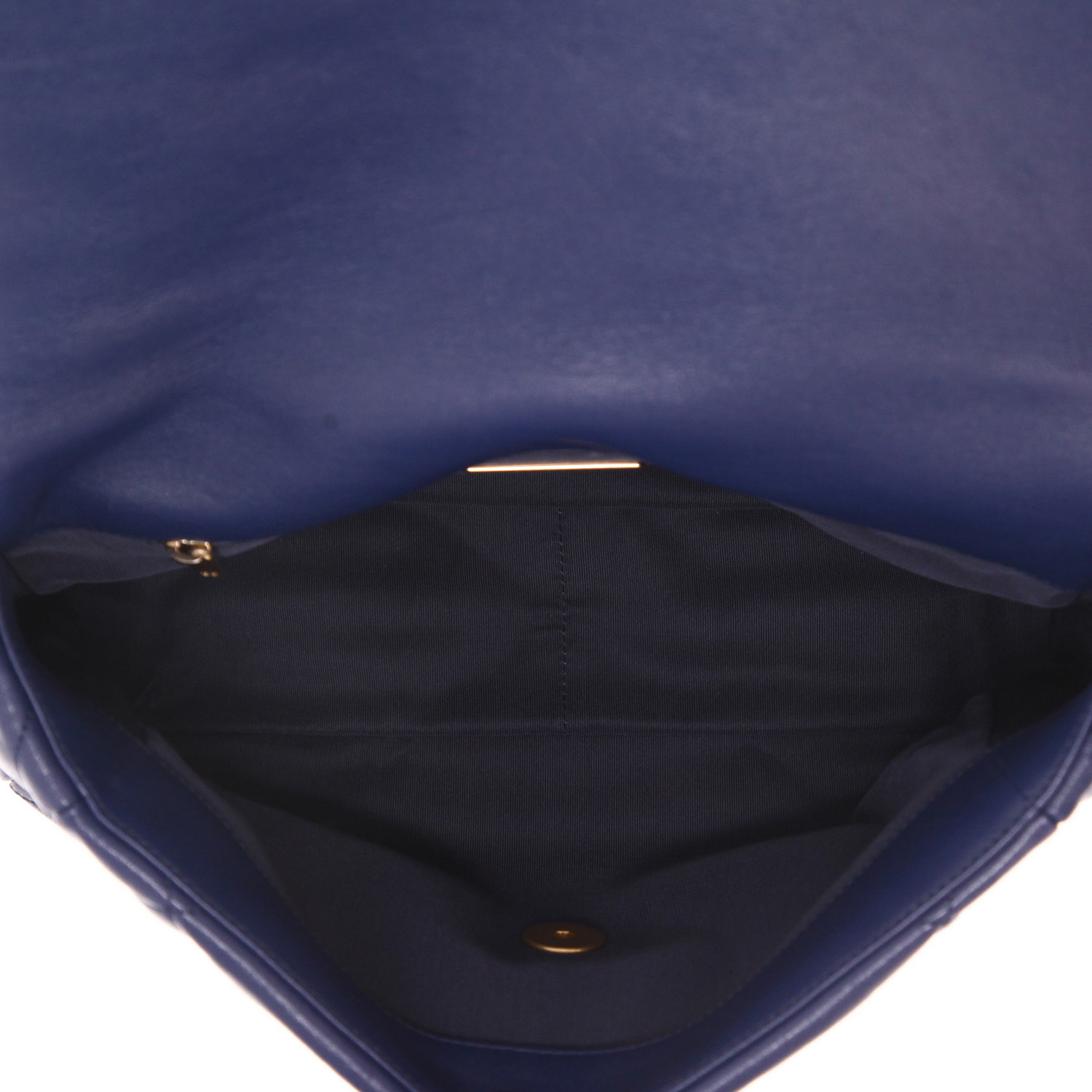 Bolso bandolera Chanel  19 en cuero acolchado azul marino - Detail D3