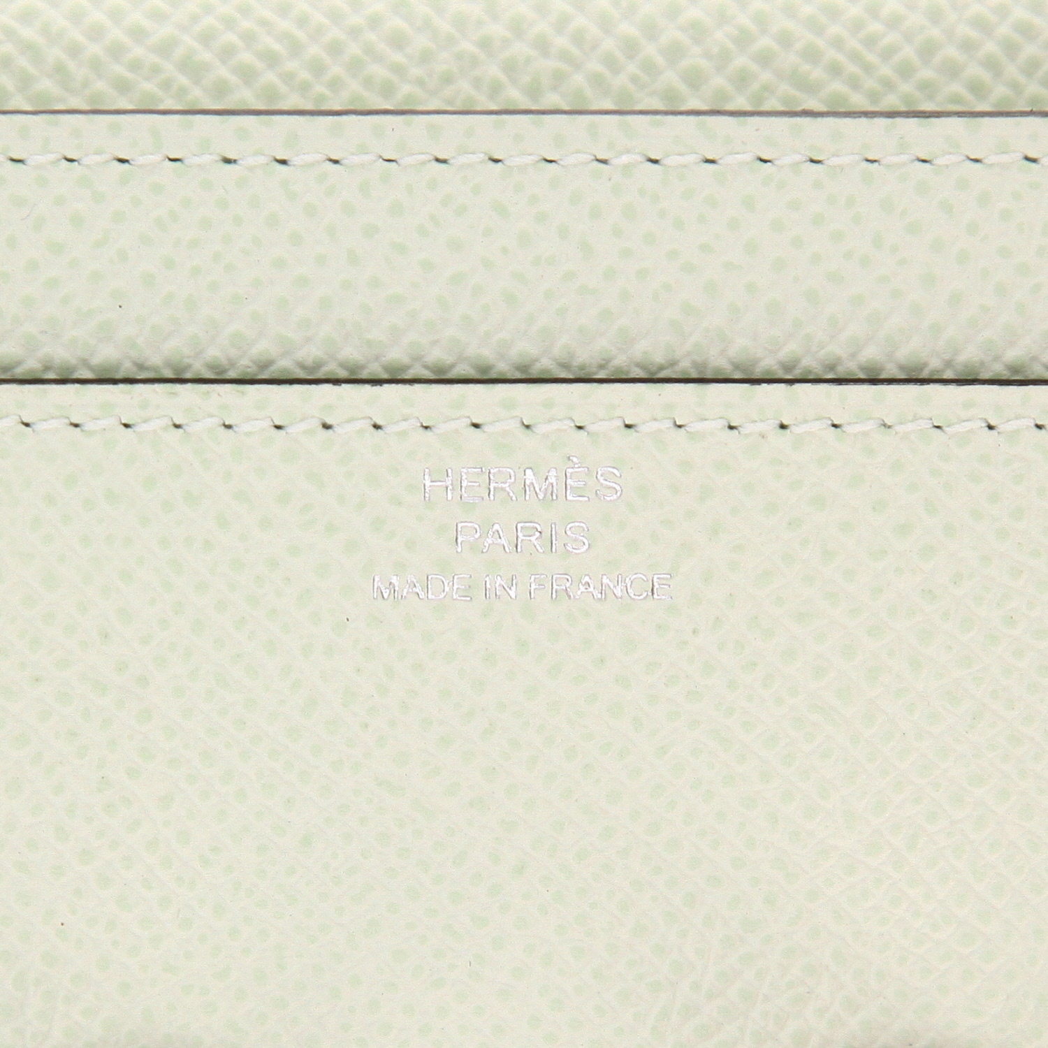 Bolso bandolera Hermès  Constance Long To Go en cuero epsom Vert Fizz - Detail D2
