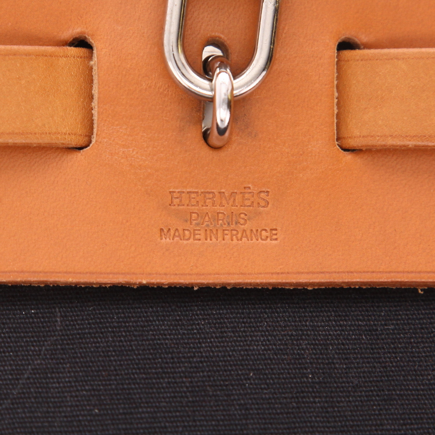 Hermès  Herbag bag worn on the shoulder or carried in the hand  in black canvas  and Hunter cowhide - Detail D2
