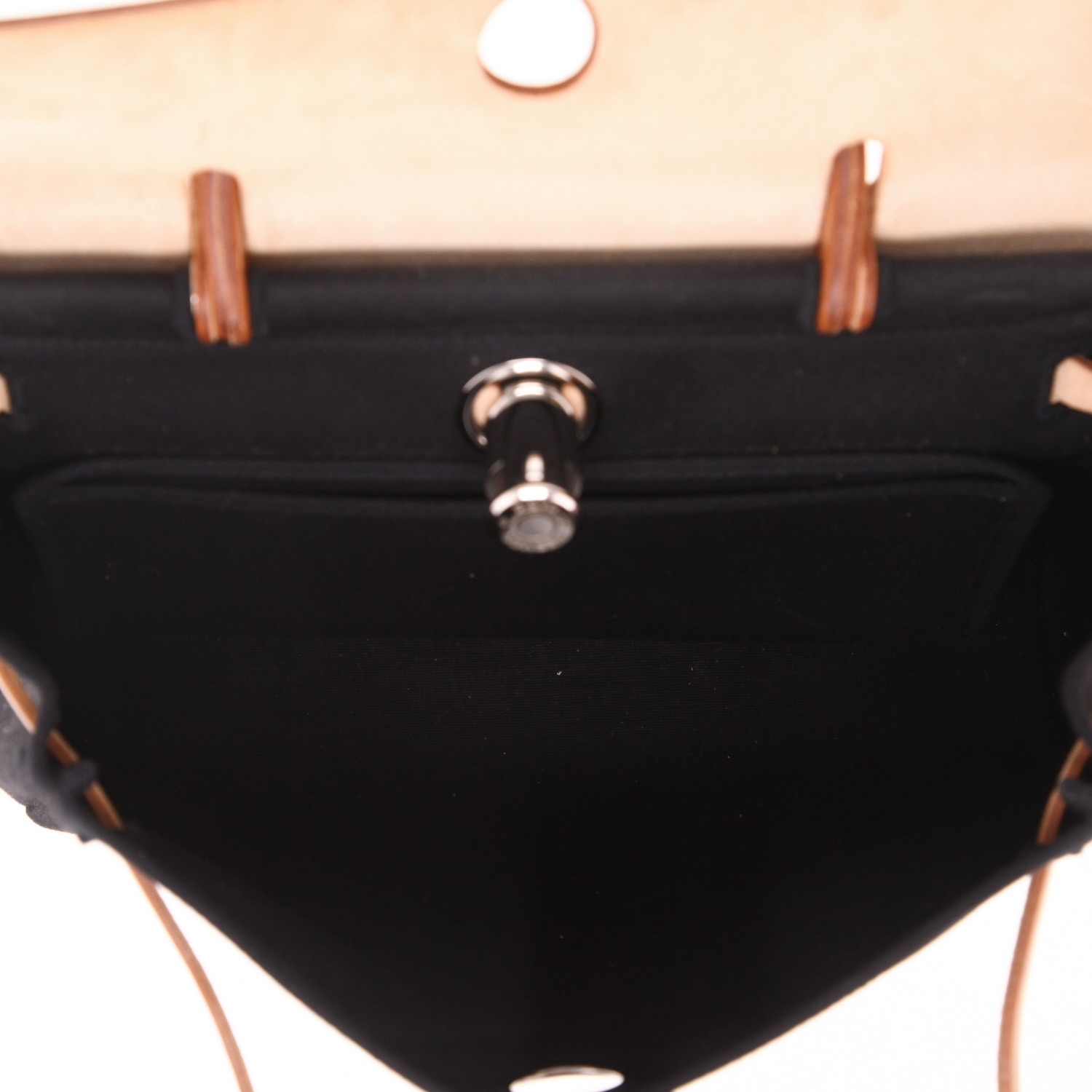 Hermès  Herbag bag worn on the shoulder or carried in the hand  in black canvas  and Hunter cowhide - Detail D3