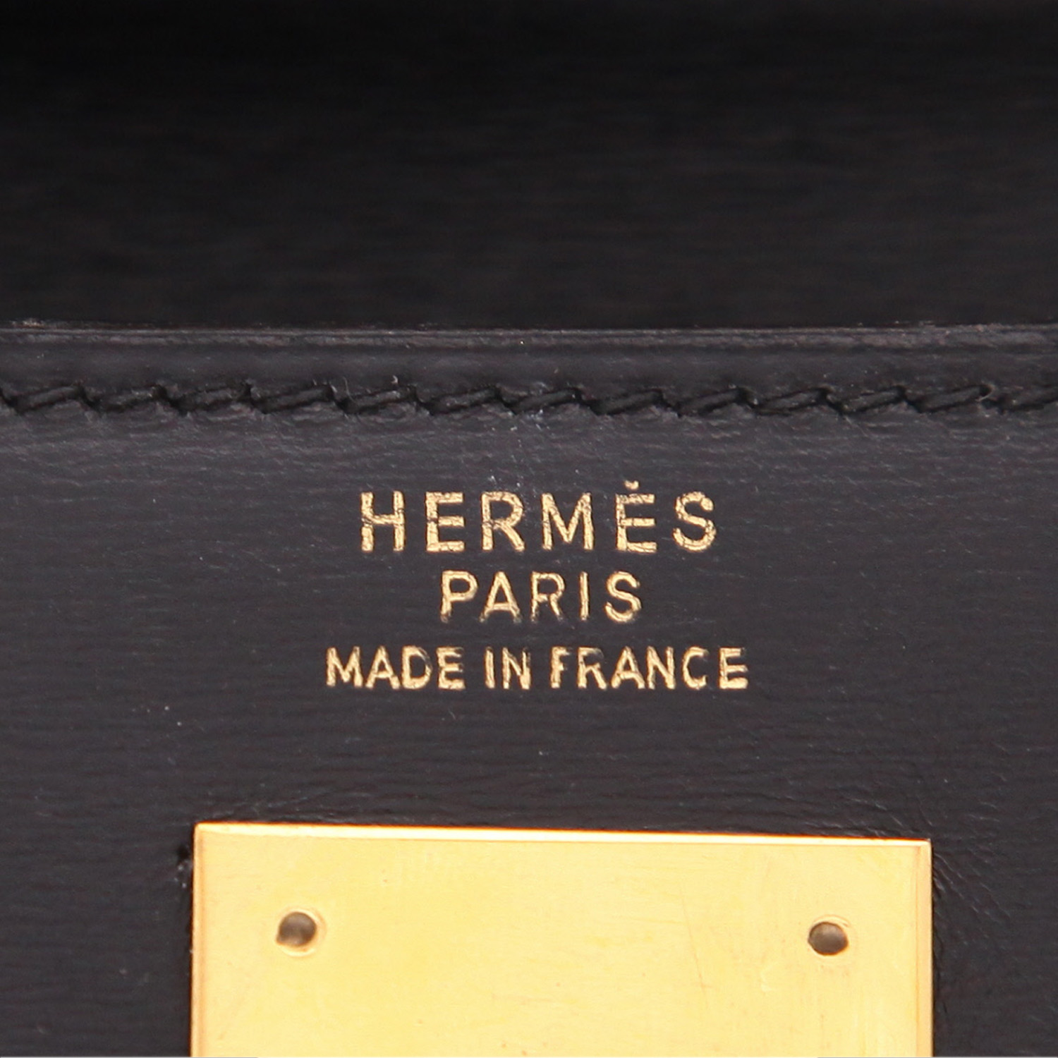 Bolso de mano Hermès  Kelly 32 cm en cuero box negro - Detail D2
